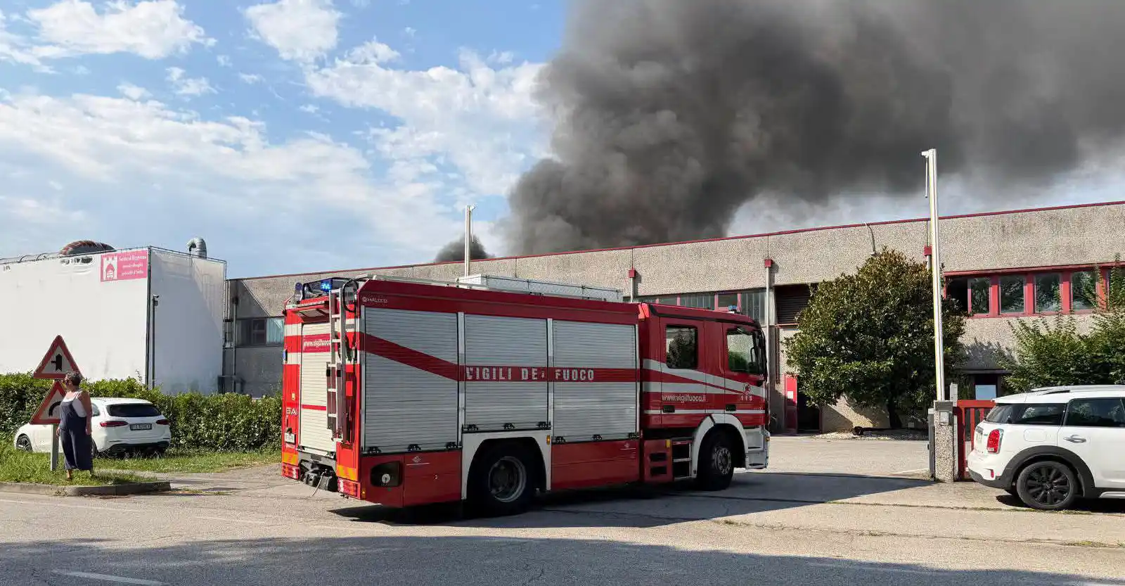 Incendie Emac à Sesto al Reghena: L’urgence chimique et l’ombre portée sur la sécurité des travailleurs